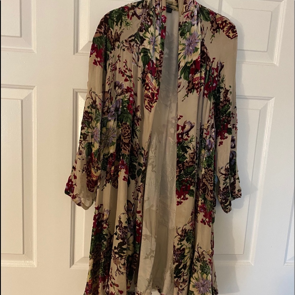 Beaded sheer crushed velvet kimono 💖